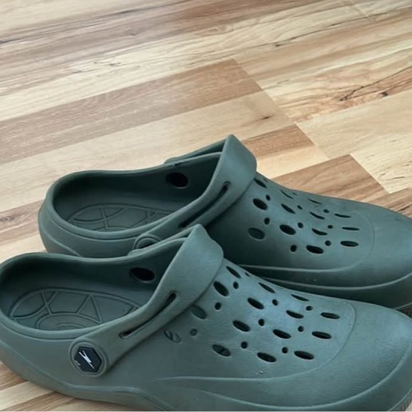 Crocs - Picture 2 of 4